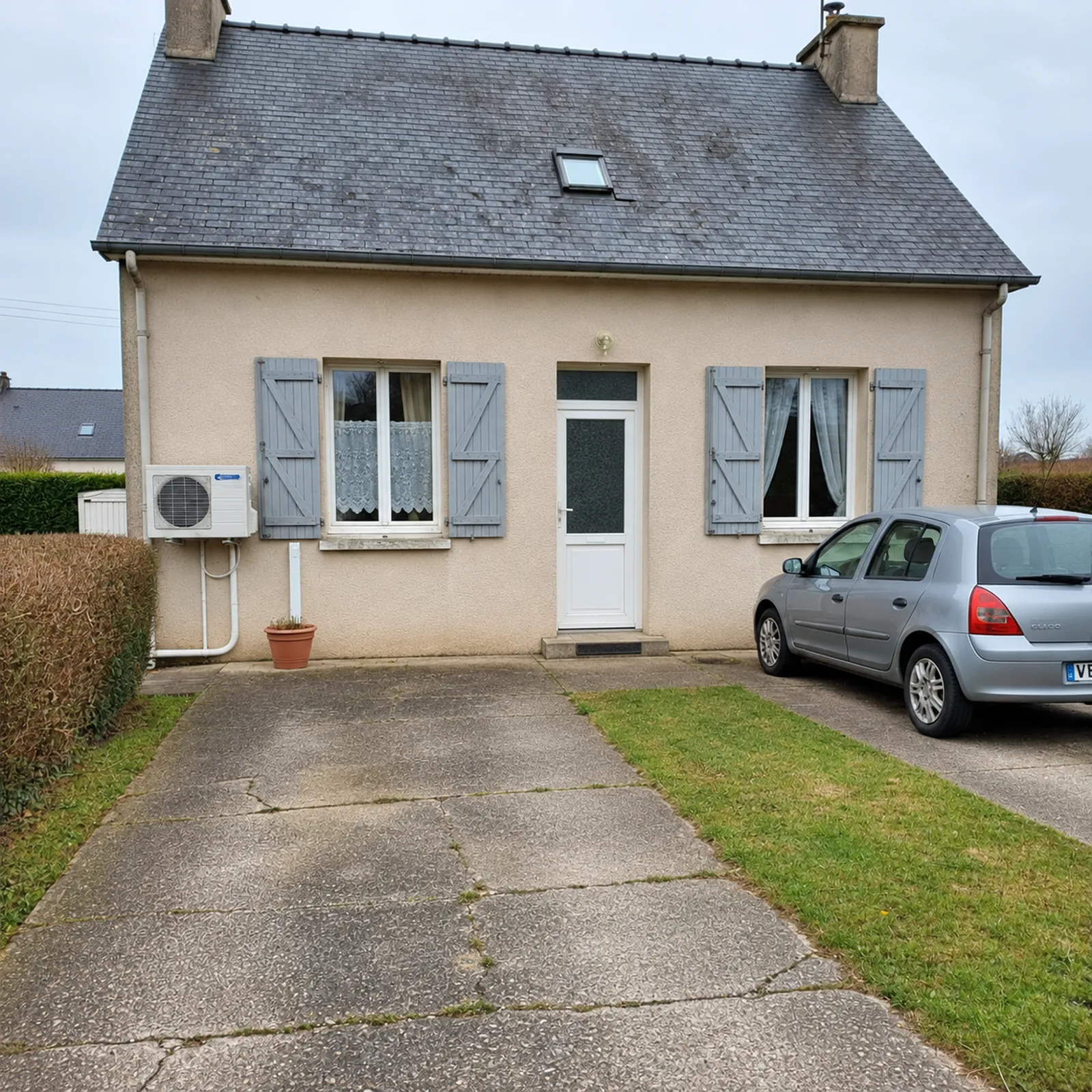 Maison en ardoise en Bretagne équipée d'une pompe à chaleur
